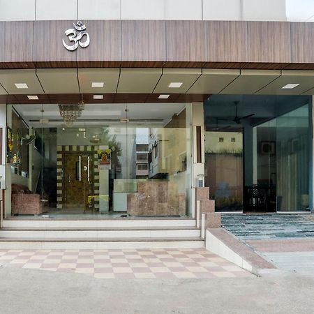 Super Hotel O Palkhi Road Near Sai Baba Temple Formerly Netra Sai 쉬르디 외부 사진