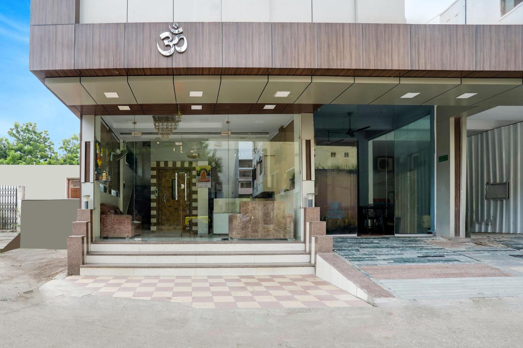 Super Hotel O Palkhi Road Near Sai Baba Temple Formerly Netra Sai 쉬르디 외부 사진