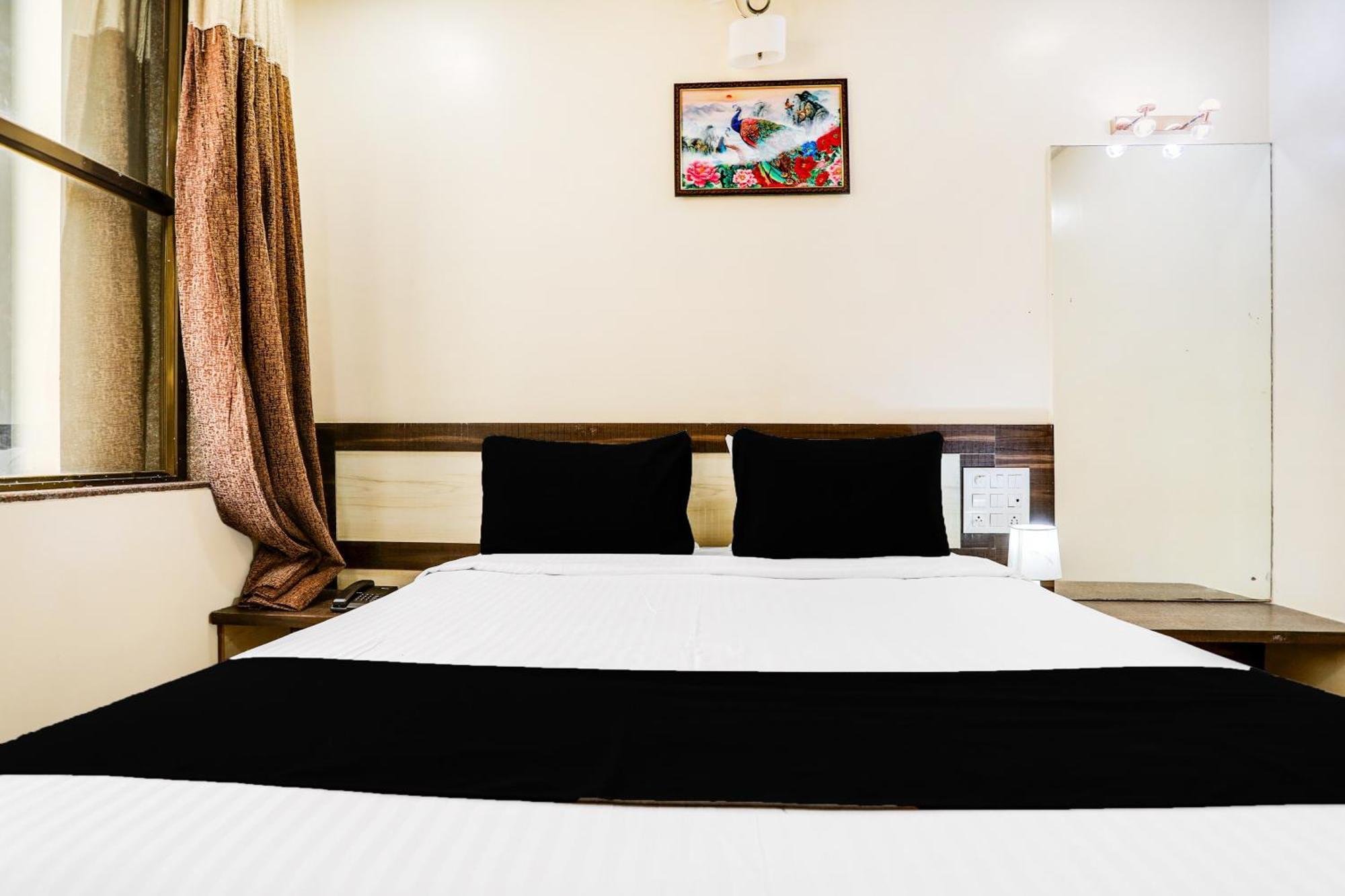 Super Hotel O Palkhi Road Near Sai Baba Temple Formerly Netra Sai 쉬르디 외부 사진