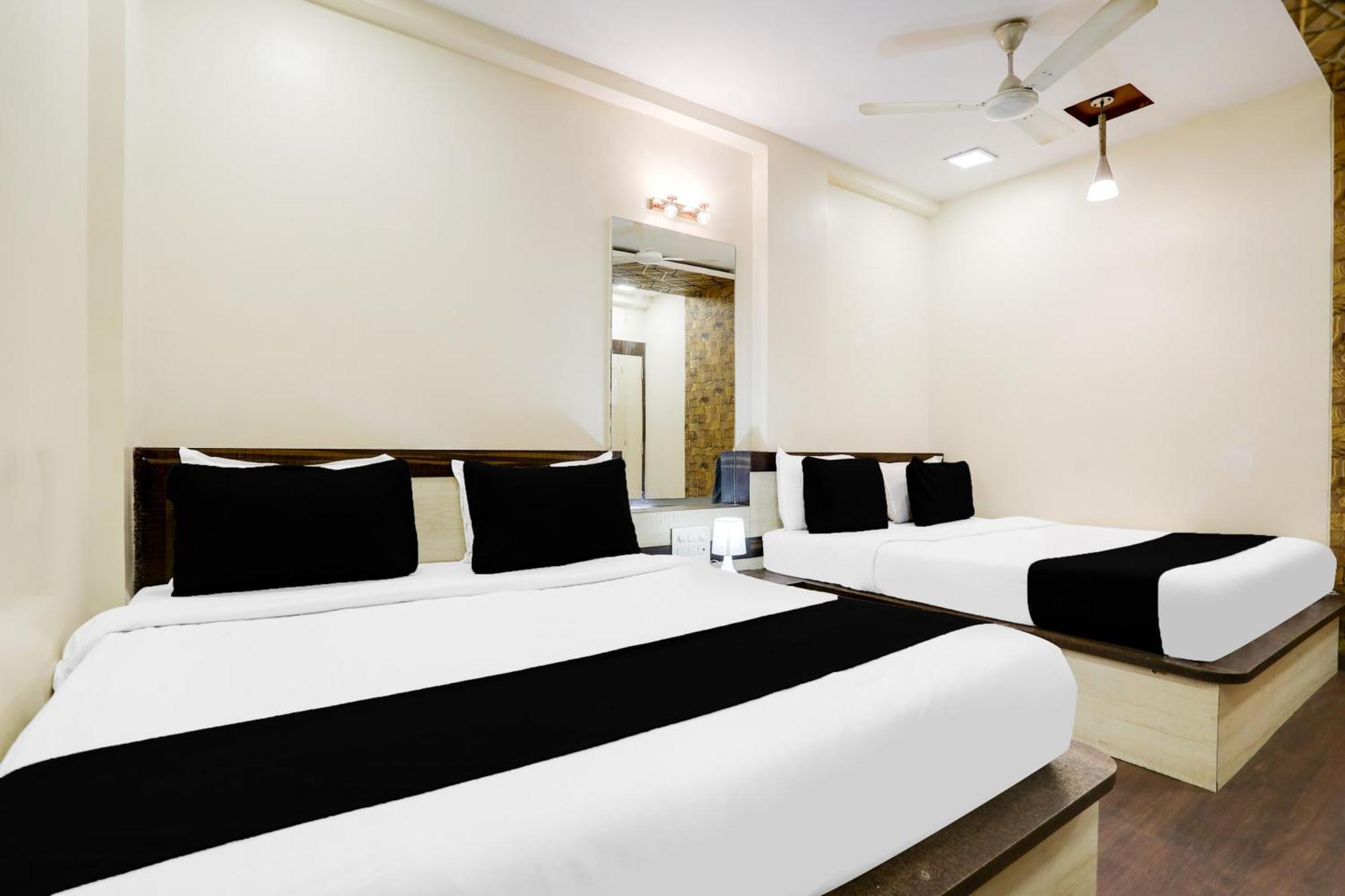 Super Hotel O Palkhi Road Near Sai Baba Temple Formerly Netra Sai 쉬르디 외부 사진