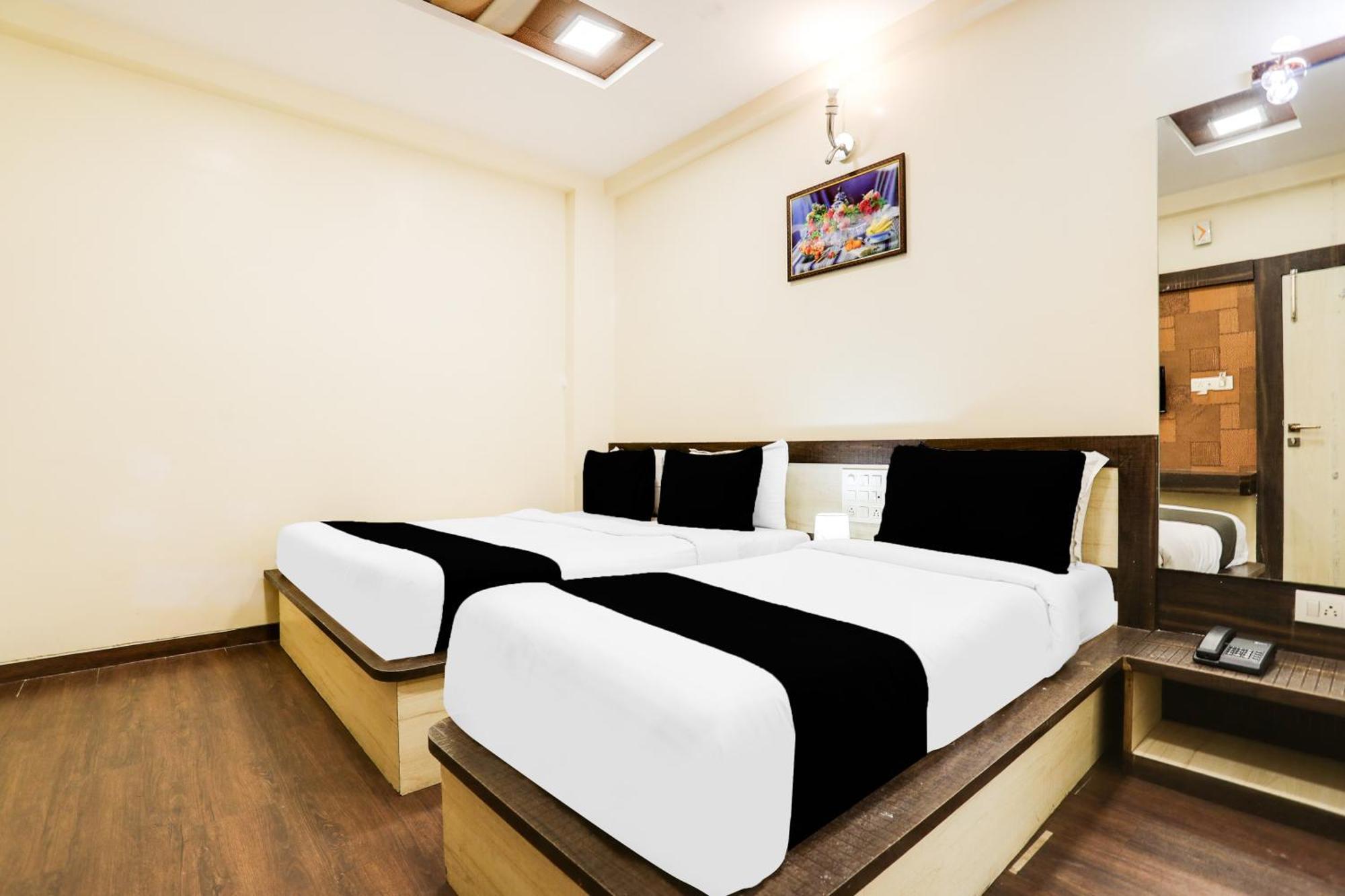 Super Hotel O Palkhi Road Near Sai Baba Temple Formerly Netra Sai 쉬르디 외부 사진