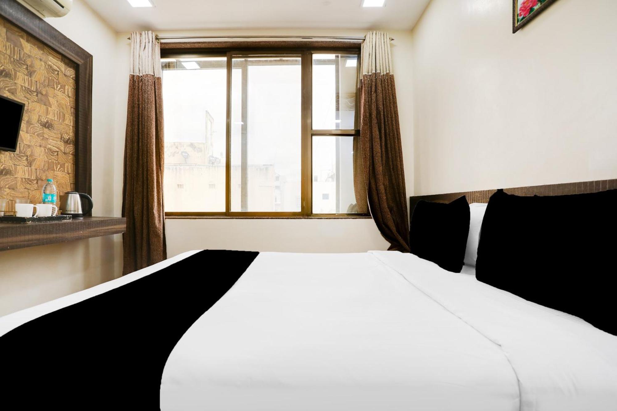 Super Hotel O Palkhi Road Near Sai Baba Temple Formerly Netra Sai 쉬르디 외부 사진